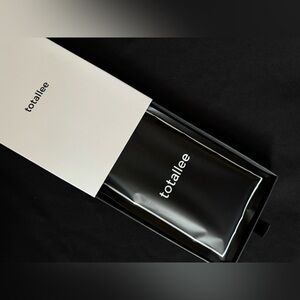 🌷 Totallee iPhone Pro Max 15 Clear Soft Phone Case NIB